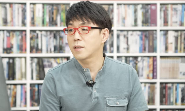 영화평론가 이동진 (사진=유튜브 채널 ‘B tv 이동진의 파이아키아’ 캡처)