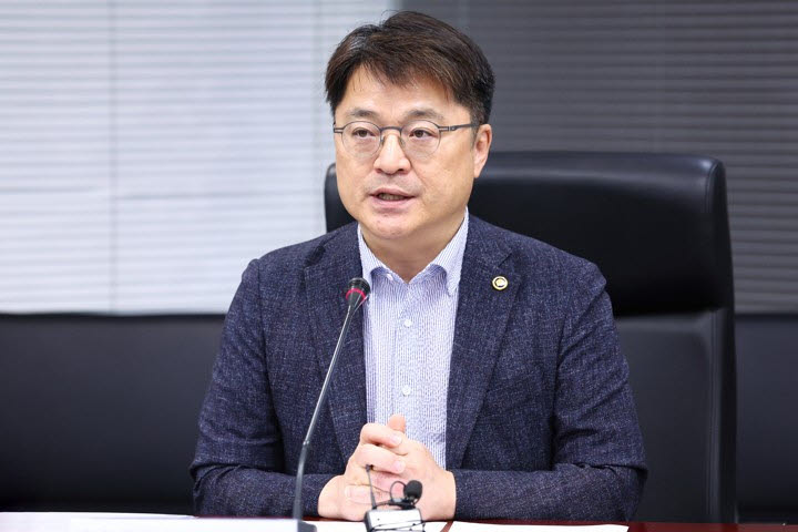 발언하는 문신학 산업부 차관