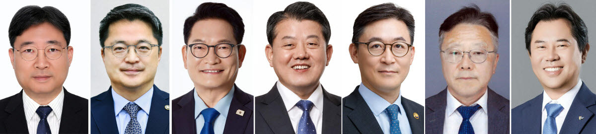 청와대는 1일 이재명 대통령이 정책실장에 하준경 현 경제성장수석(왼쪽부터), 경제성장수석에 문신학 현 산업통상부 차관, 평화외교특별보좌관에 더불어민주당 송영길 의원, 국방정책특별보좌관에 김병주 의원, 재정경제부 제1차관에 권대영 금융위 부위원장, 국토교통부 제2차관에 정의경 국토도시실장, 지방시대위원장에 박정현 전 부여군수를 임명 및 위촉했다고 밝혔다. (사진=연합뉴스)