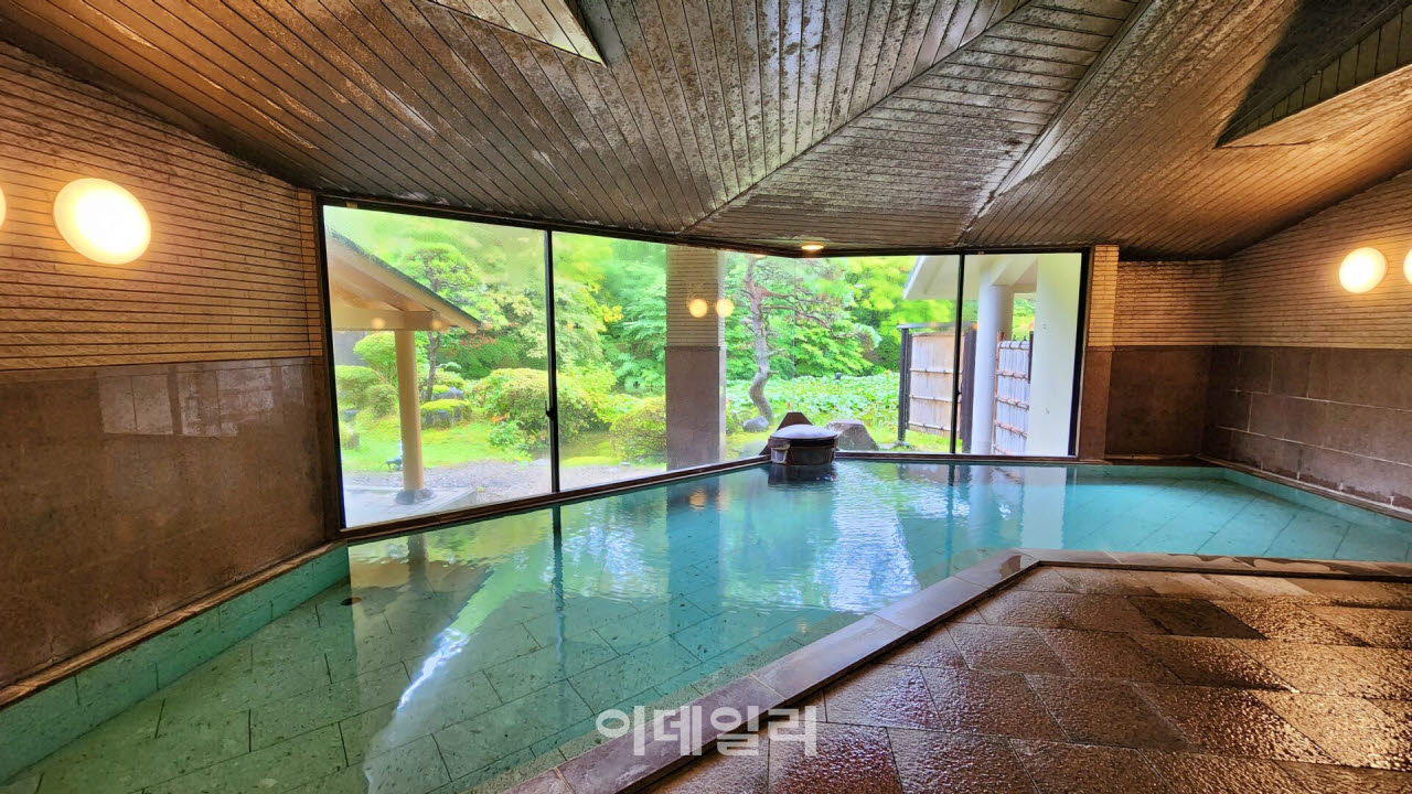 아키타현 오유온천의 류몬테이 치바료칸 실내 탕의 모습(사진=이데일리 강경록 여행전문기자)