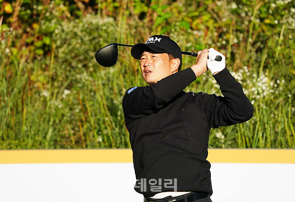 [포토] 타구 바라보는 강윤석