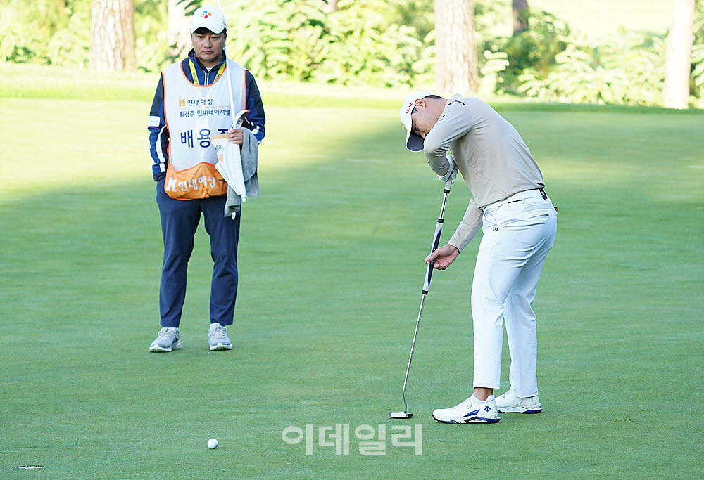 [포토] 배용준, 부드러운 터치로