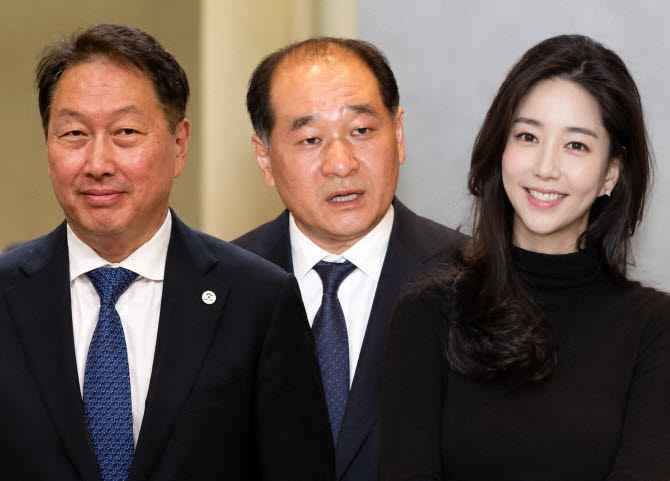 최태원 SK그룹 회장과 김희영 티앤씨재단 이사, 박순혁 작가(사진= 뉴시스+이데일리 DB by 챗GPT)