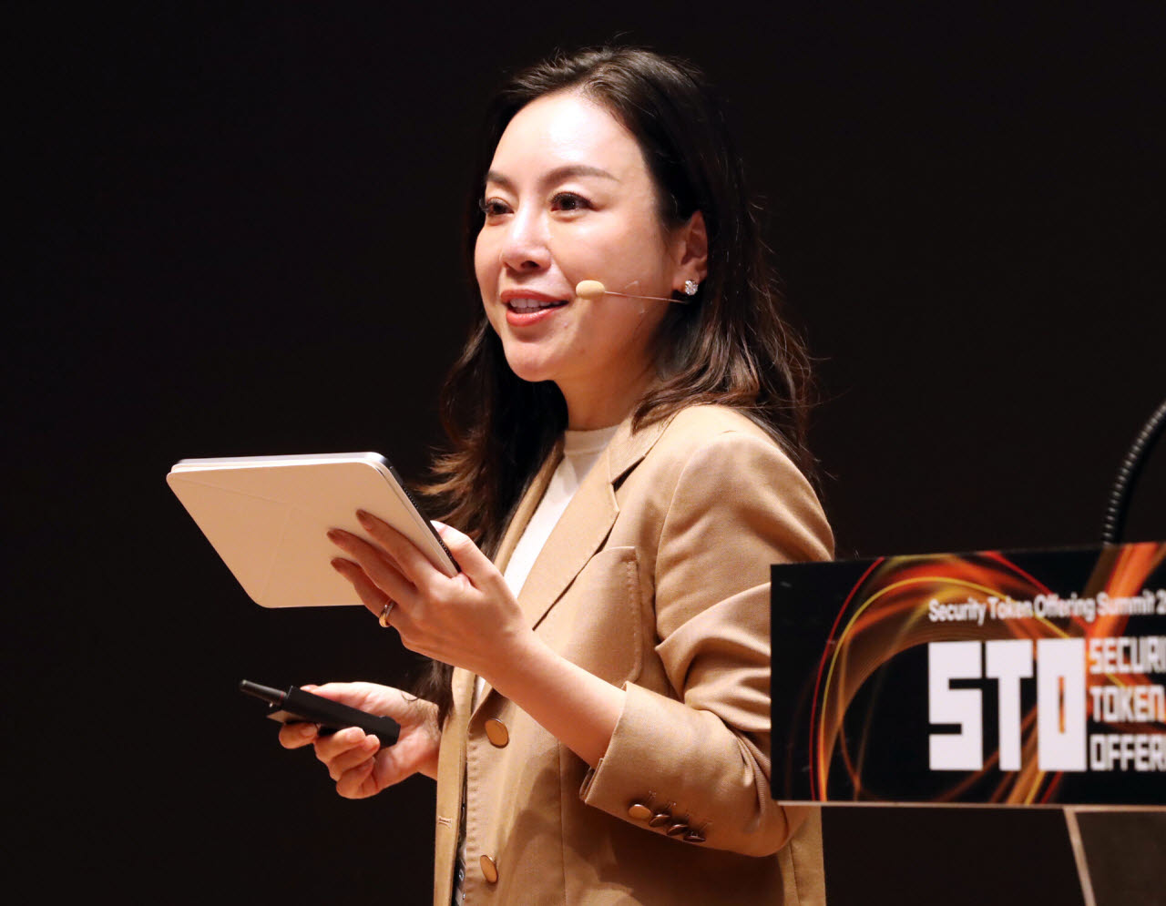 안나 리우 해시키RWA 대표가 2일 서울 여의도 한국거래소에서 열린 ‘2026 이데일리 STO 써밋’에서 ‘토큰증원 생태계 구축: 제도적 프레임워크에서 실제 시장으로’를 주제로 발표를 하고 있다. (사진=김태형 기자)