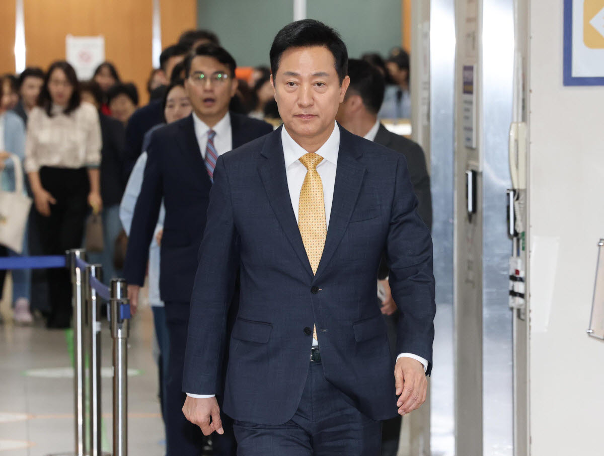 오세훈 서울시장이 2일 서울 서초구 서울고등법원에서 열리는 명태균 여론조사 의혹 사건 항소심 결심공판에 출석하고 있다. (사진=연합뉴스)