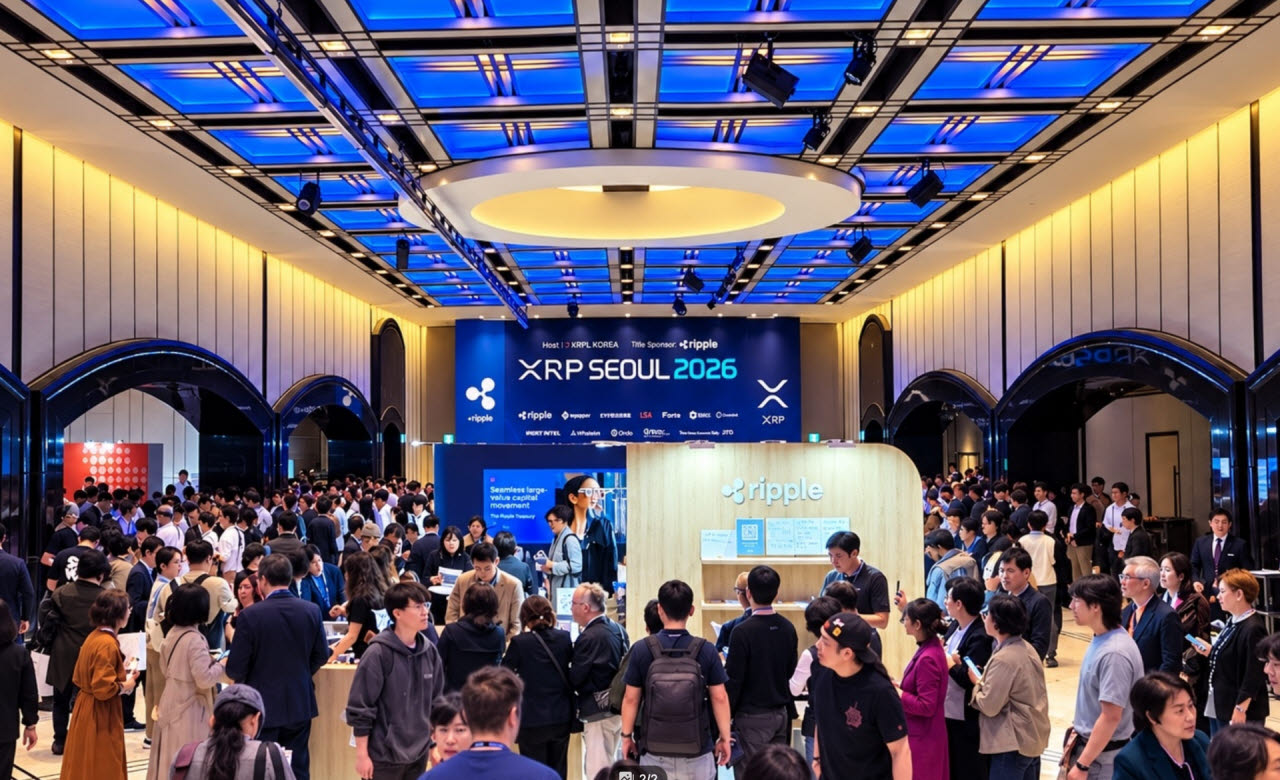 XRP서울 2026 행사가 열리는 그랜드하얏트 그랜드볼룸 로비에 수많은 관람객들이 참석하고 있다. (사진= 서민지 기자)