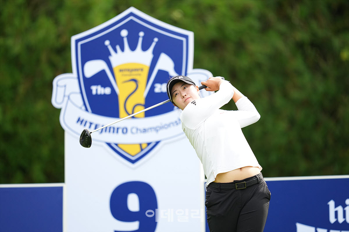 [포토]서교림,깔끔한 마무리 티샷