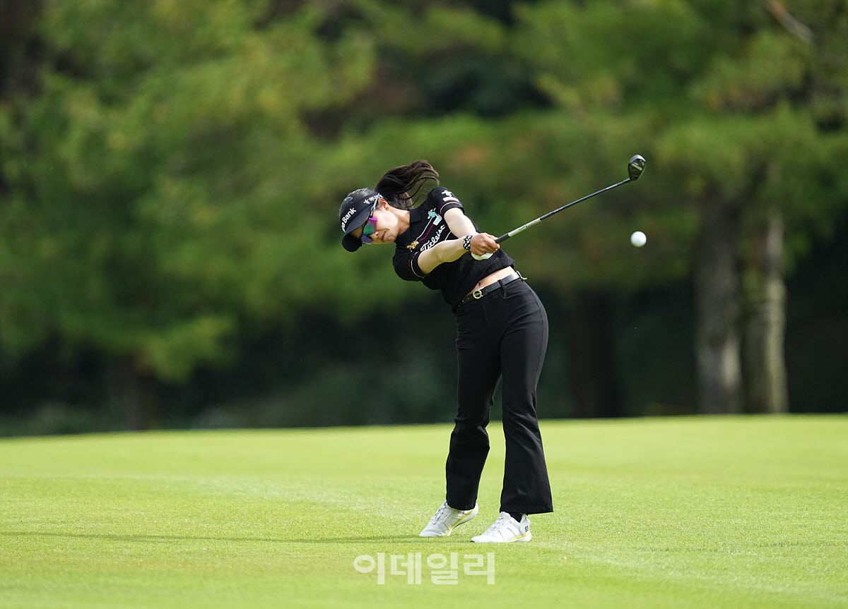 [포토]짜라위 분짠,강하게 날린다