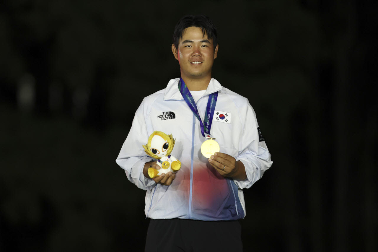 금메달 목에 건 김주형.(사진=KGA/게티이미지코리아)