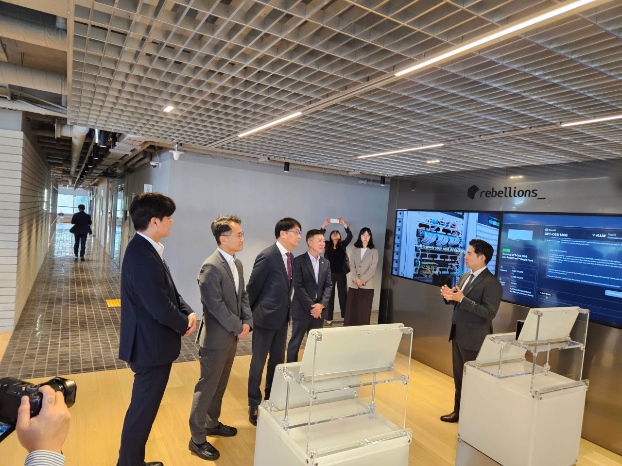 리벨리온 NPU 시연 및 전력분야 적용 현장 투어. 사진=과기정통부