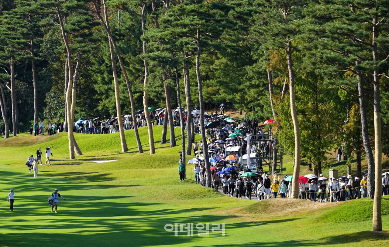 [포토]'제26회 하이트진로 챔피언십'18번홀 구름 갤러리