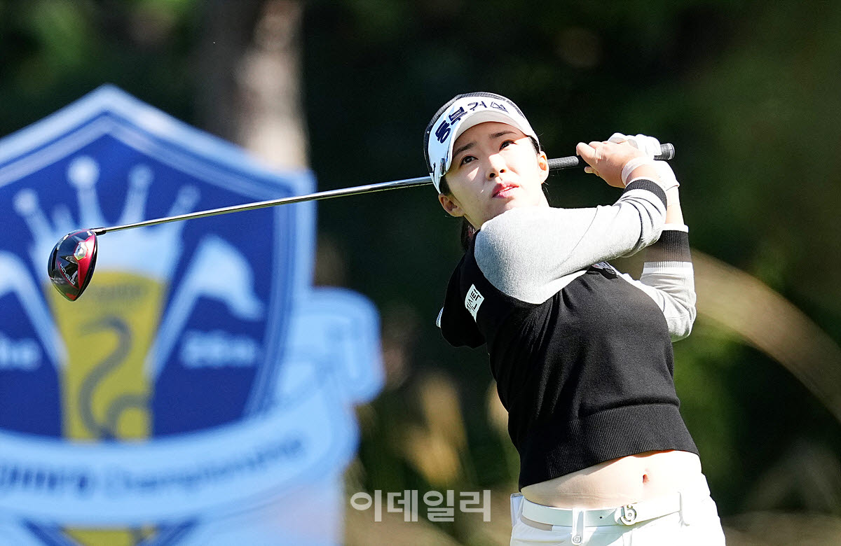 [포토]김수지,강하게 날린 티샷