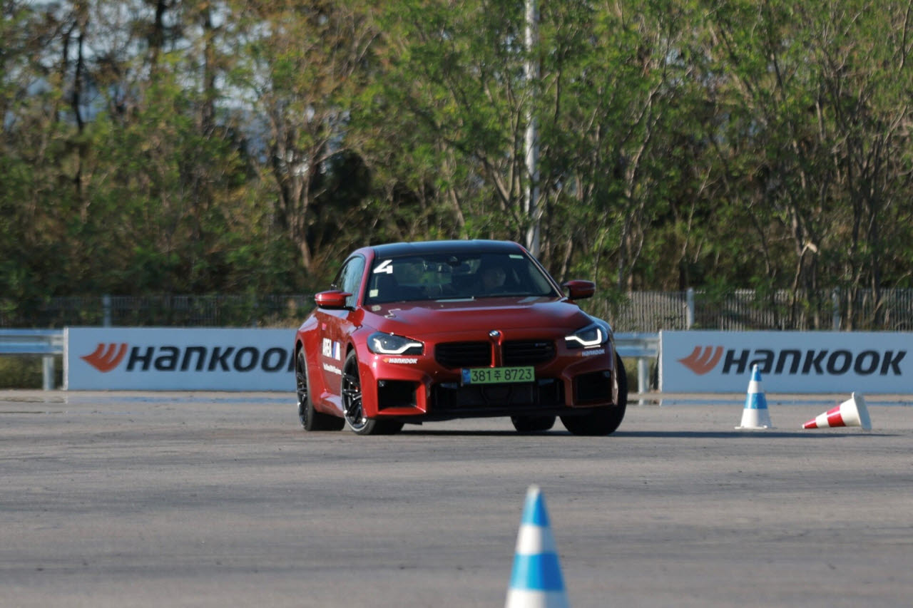 지난 2~3일 인천 영종도 BMW 드라이빙센터에서 열린 한국타이어 '2026 벤투스 익스피리언스 데이' 프로그램 모습. (사진=한국타이어)