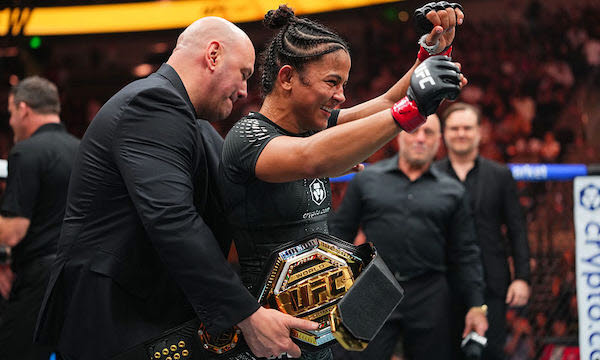 UFC 여성 플라이급 챔피언에 등극한 나탈리아 실바. 사진=UFC