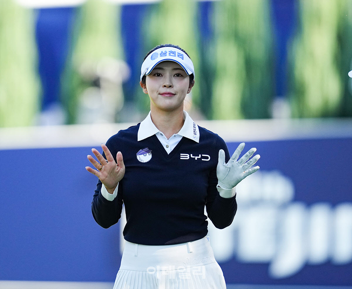 [포토]전예성,차분한 손인사로 출발하는 최종일