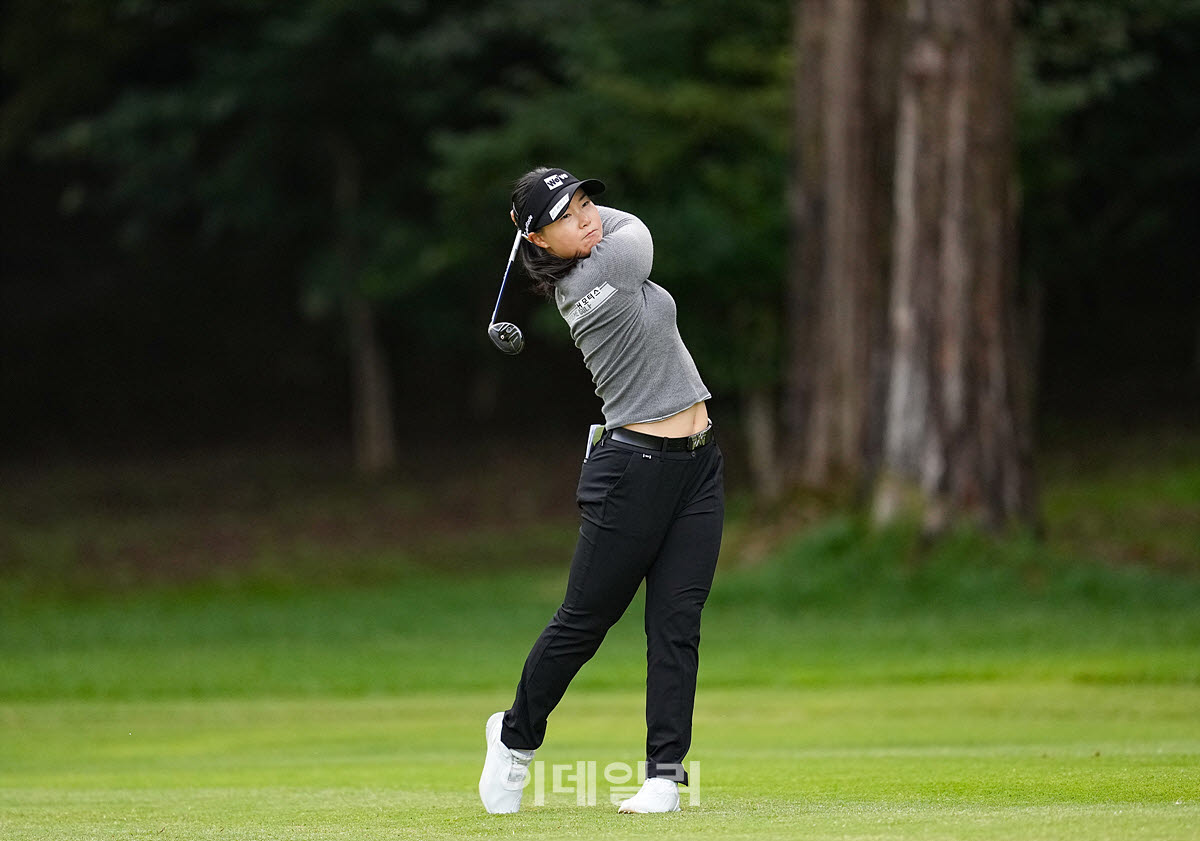 [포토]임희정,첫 버디 위해 핀에 붙어라