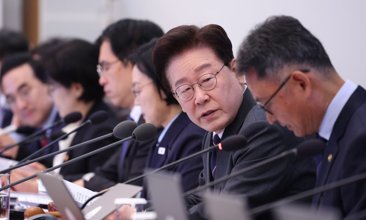 이재명 대통령이 6일 청와대에서 열린 국무회의에서 발언하고 있다. (사진=연합뉴스)