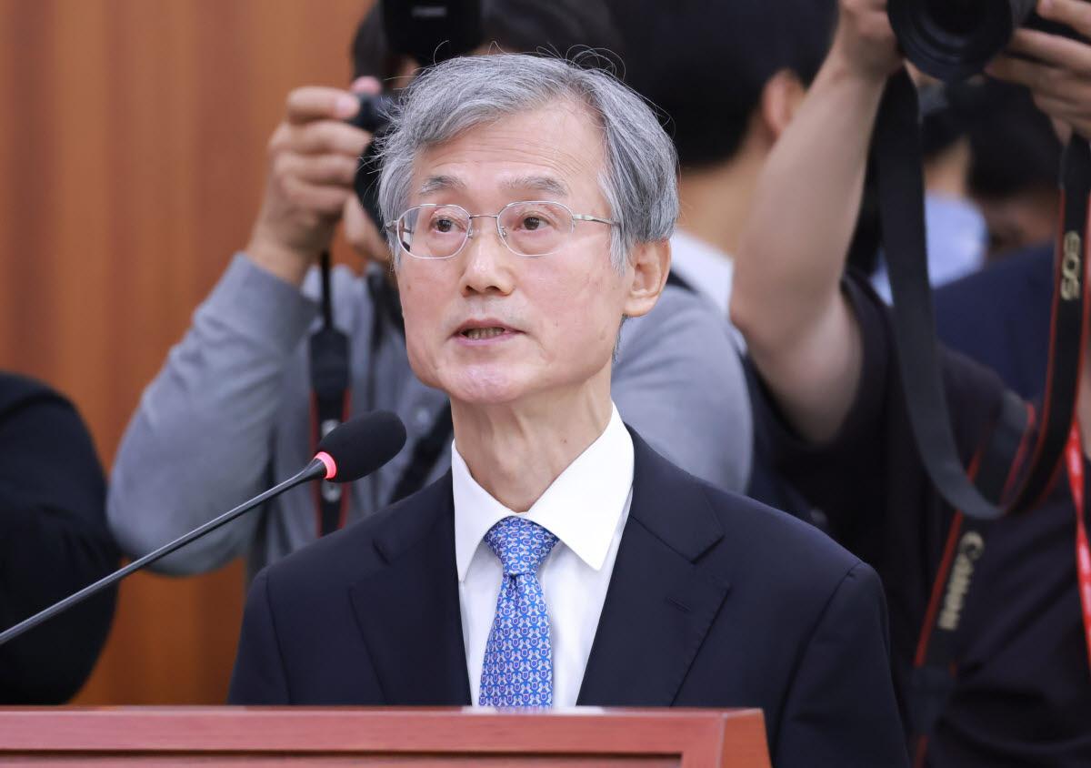 조희대 대법원장이 6일 국회 법제사법위원회에서 열린 대법원 등에 대한 국정감사에서 인사말하고 있다. (사진=연합뉴스)