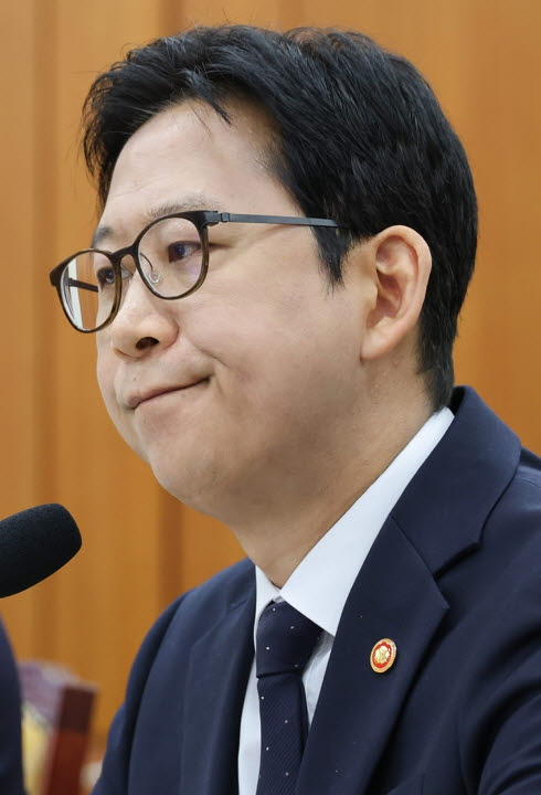 배경훈 부총리 겸 과학기술정보통신부 장관이 6일 국회에서 열린 과학기술정보방송통신위원회 국정감사에서 질의를 받고 있다. (사진=연합뉴스)