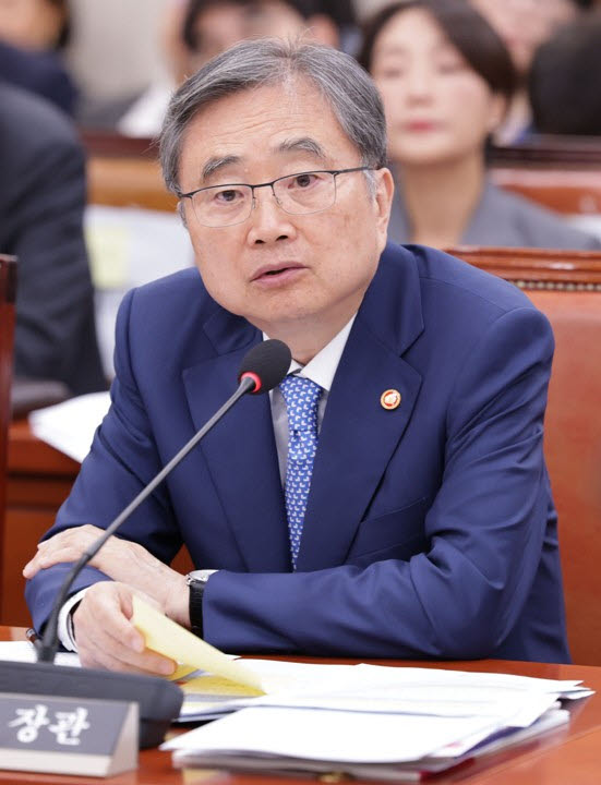 조현 외교부 장관이 6일 국회 외교통일위원회에서 열린 국정감사에서 의원 질의에 답변하고 있다.[연합뉴스 제공]