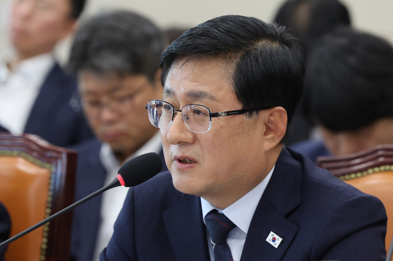 김성환 기후에너지환경부 장관이 6일 서울 여의도 국회 기후에너지환경노동위원회에서 열린 기후부 국정감사에서 의원 질의에 답하고 있다.(사진=뉴시스)