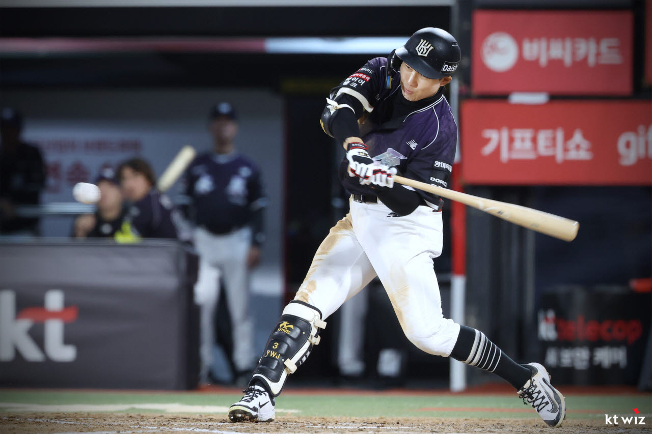 KBO리그 역대 세 번째로 200안타 고지를 밟은 KT위즈 최원준. 사진=KT위즈