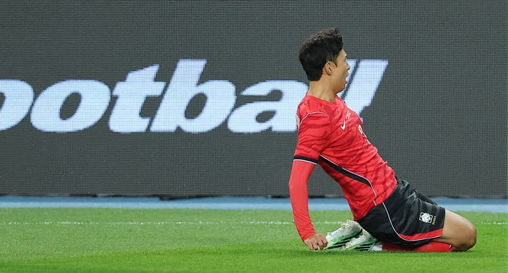 6일 경기 용인시 용인미르스타디움에서 열린 축구 국가대표팀 평가전 대한민국과 우즈베키스탄의 경기. 한국 손흥민이 프리킥으로 골을 넣은 뒤 세리머니를 하고 있다. 손흥민은 이 골로 한국인 A매치 최다 59호 골을 기록했다. 사진=연합뉴스