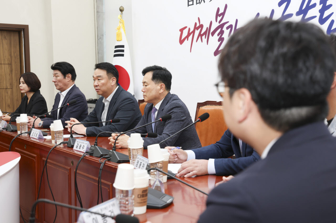 정희용(왼쪽 세번째) 국민의힘 선출직 공직자 평가혁신 TF 위원장이 8월 11일 오전 서울 여의도 국회에서 열린 선출직 공직자 평가혁신 TF 2차 회의에서 인사말을 하고 있다. (사진=뉴시스)