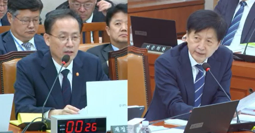 국회 재정경제기획위원회(재경위) 여당 간사인 오기형 더불어민주당 의원(왼쪽)이 6일 밤 이형일 경제부총리 겸 재정경제부 장관에게 가상자산 과세 관련 질의를 하고 있다. (사진=국회 인터넷 의사중계시스템)