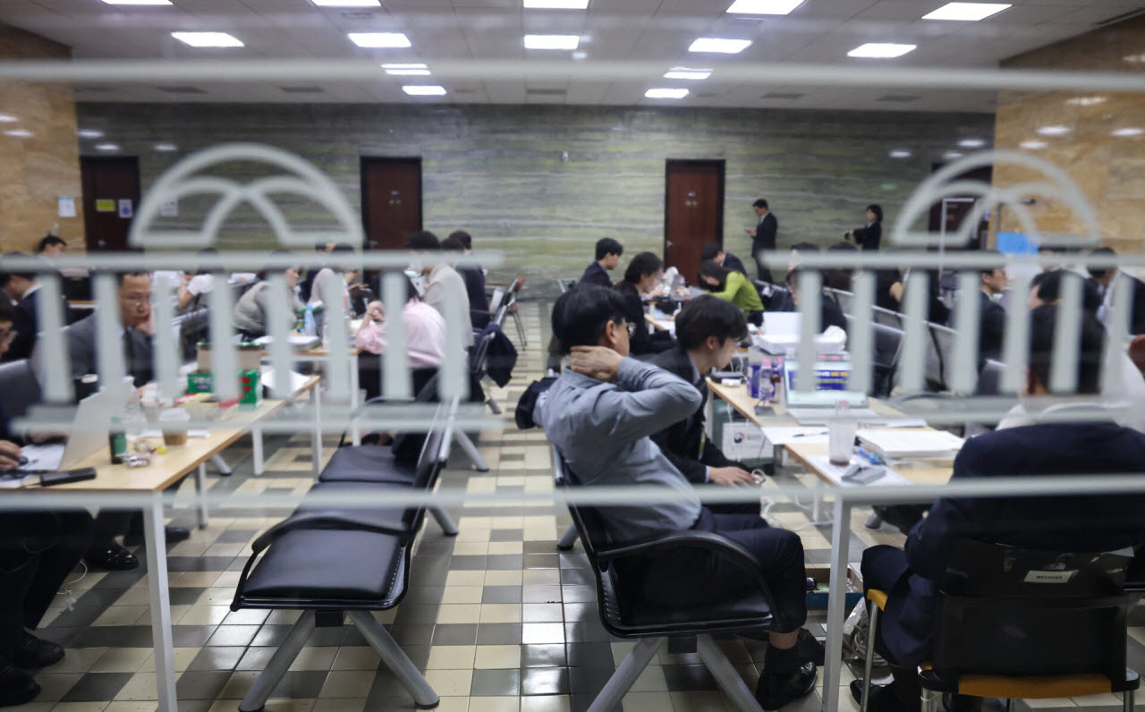 2026년도 국회 국정감사가 시작된 지난 6일 서울 여의도 국회 피감기관 대기실에 직원들이 대기하고 있다. (사진=뉴스1)