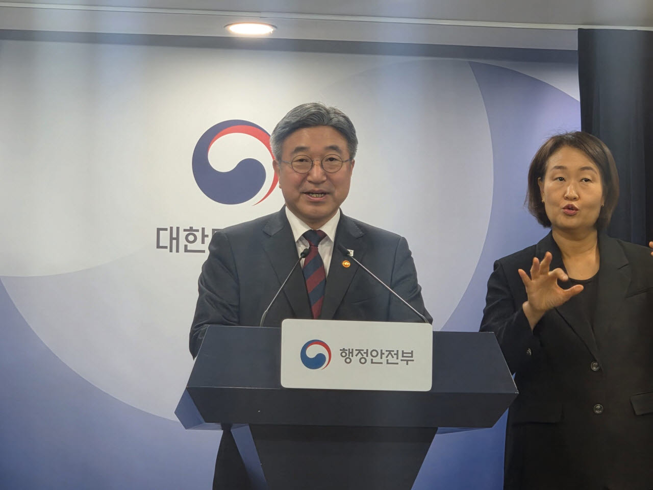 윤호중 행정안전부 장관이 7일 정부서울청사에서 진행된 인구감소지역 재지정 브리핑에서 발언하고 있다.(사진=이영민 기자)