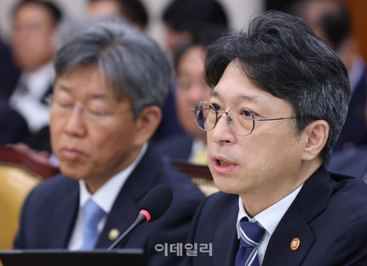 [포토]홍지선, '강남 3구 집값 하락세...연말 주택시장 안정 전망'