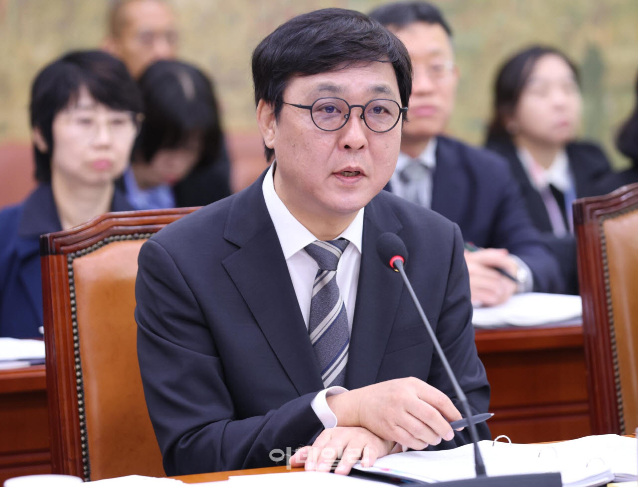 [포토]국정감사, '답변하는 최휘영 장관'