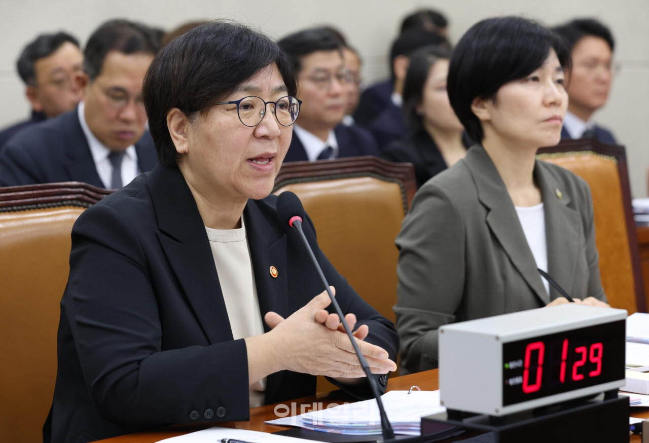[포토]국정감사, '답변하는 정은경 장관'