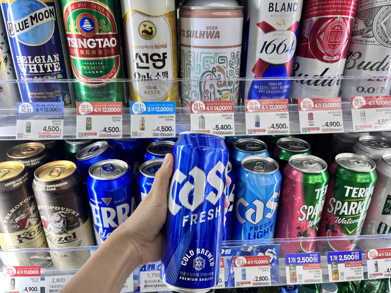 서울 시내 한 GS25 편의점에 다양한 캔맥주 제품이 진열돼 있다. (사진=GS리테일)