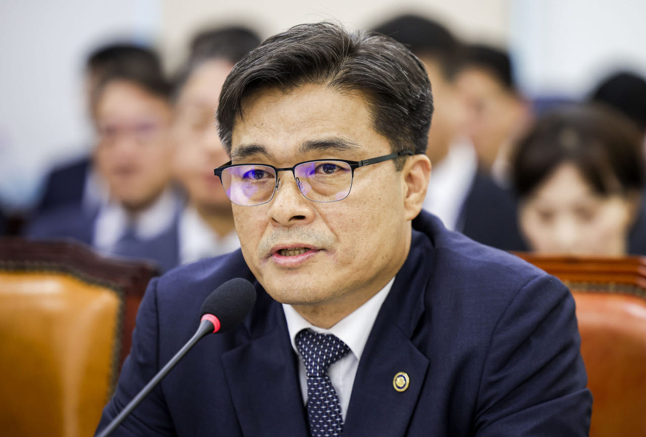 최용철 소방청장이 7일 서울 여의도 국회에서 열린 행정안전위원회의 중앙선관위 등에 대한 국정감사에서 질문에 답하고 있다. (사진=뉴시스)