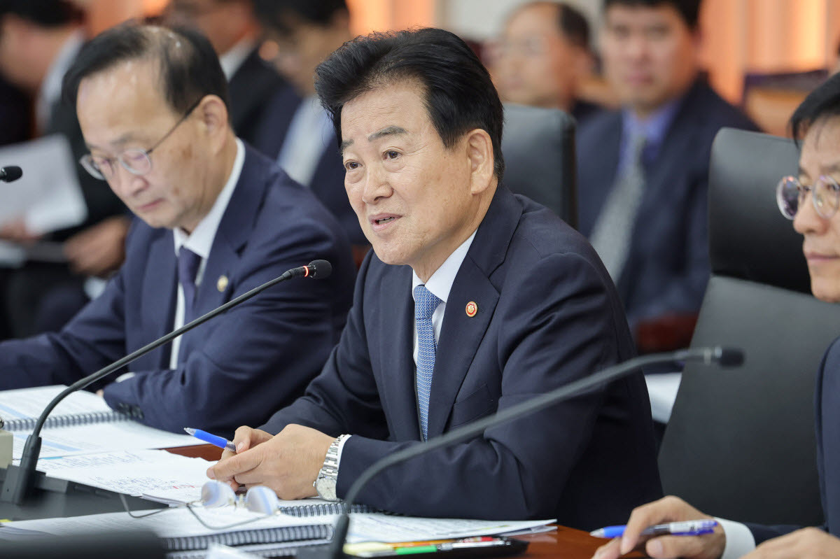 정동영 통일부 장관이 7일 서울 종로구 남북회담본부에서 열린 외교통일위원회 국정감사에서 발언하고 있다. [연합뉴스 제공]