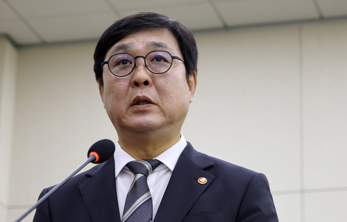 최휘영 문화체육관광부 장관이 7일 국회 문화체육관광위원회에서 열린 문화체육관광부에 대한 국정감사에서 업무보고를 하고 있다. 사진=연합뉴스
