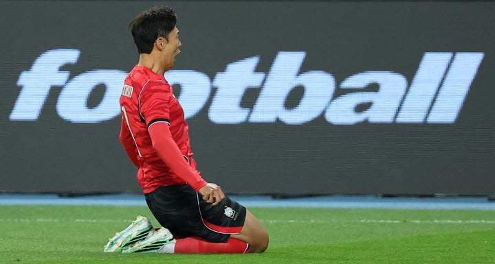 6일 경기 용인시 용인미르스타디움에서 열린 축구 국가대표팀 평가전 대한민국과 우즈베키스탄의 경기. 한국 손흥민이 골을 넣고 기뻐하고 있다. 사진=연합뉴스