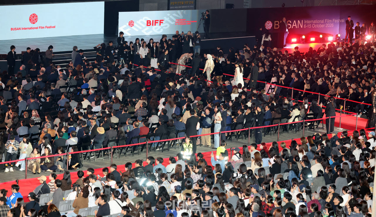 6일 부산 해운대구 영화의전당에서 개최된 제31회 부산국제영화제 개막식 레드카펫의 모습(사진=방인권 기자)