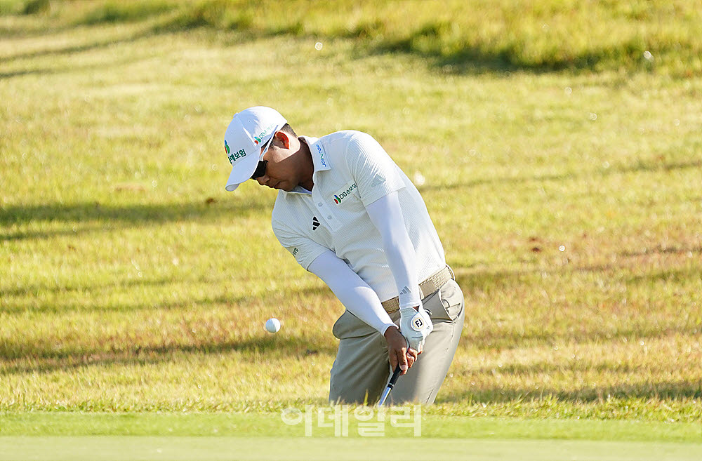 [포토] 문도엽, 날카로운 어프로치샷