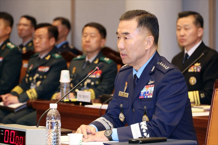 진영승 합동참모본부 의장이 8일 서울 용산구 국방부에서 열린 국회 국방위원회의 합동참모본부에 대한 국정감사에서 질의에 답하고 있다. (사진=연합뉴스)