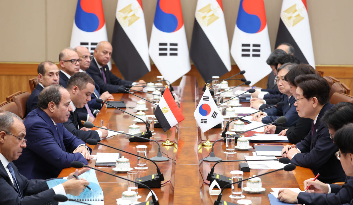 이재명 대통령과 압델 파타 알시시 이집트 대통령이 8일 청와대에서 확대 정상회담을 하고 있다. (사진=연합뉴스)