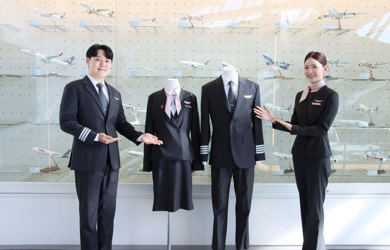 트리니티항공의 운항·객실 승무원 유니폼. (사진=트리니티항공)