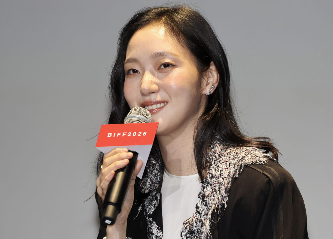 제31회 부산국제영화제 사흘째인 8일 부산 해운대구 신세계백화점 문화홀에서 열린 액터스 하우스 행사에서 배우 김고은이 인사말을 하고 있다.(사진=연합뉴스)