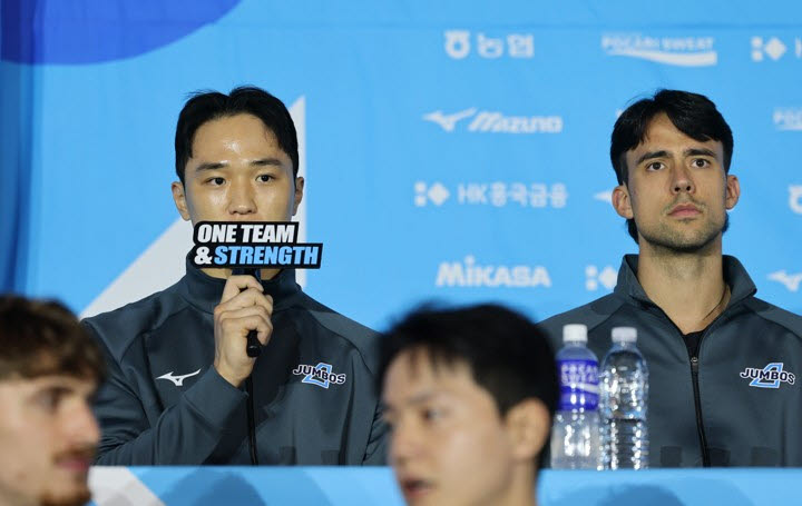 8일 서울 강남구 호텔 리베라 청담에서 열린 2026~27시즌 V리그 남자부 미디어데이에서 대한항공 임동혁이 시즌을 앞둔 각오를 밝히고 있다. 사진=연합뉴스