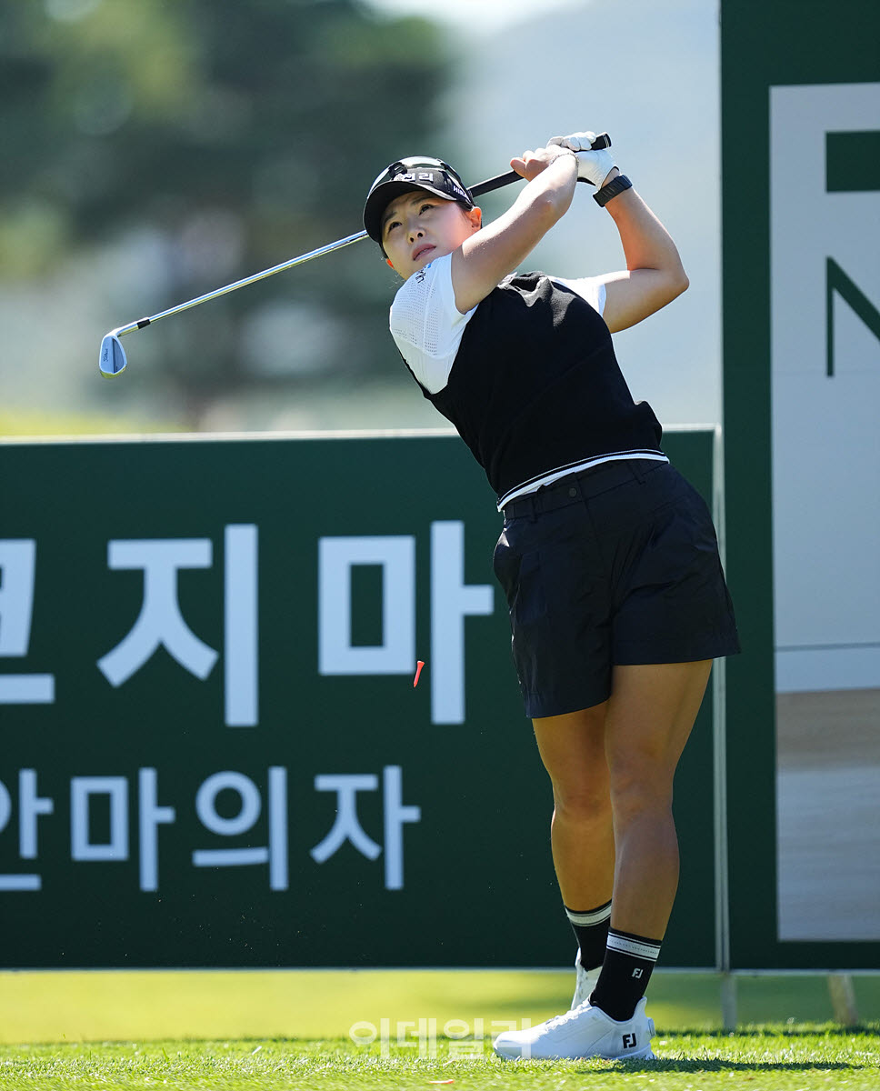 [포토]고지우,버디 위해 핀으로 가라