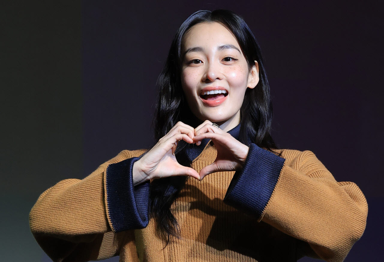배우 김민하가 8일 부산 해운대구 신세계백화점 센텀시티 문화홀에서 열린 액터스 하우스 행사에 참석해 포즈를 취하고 있다.(사진=뉴스1)