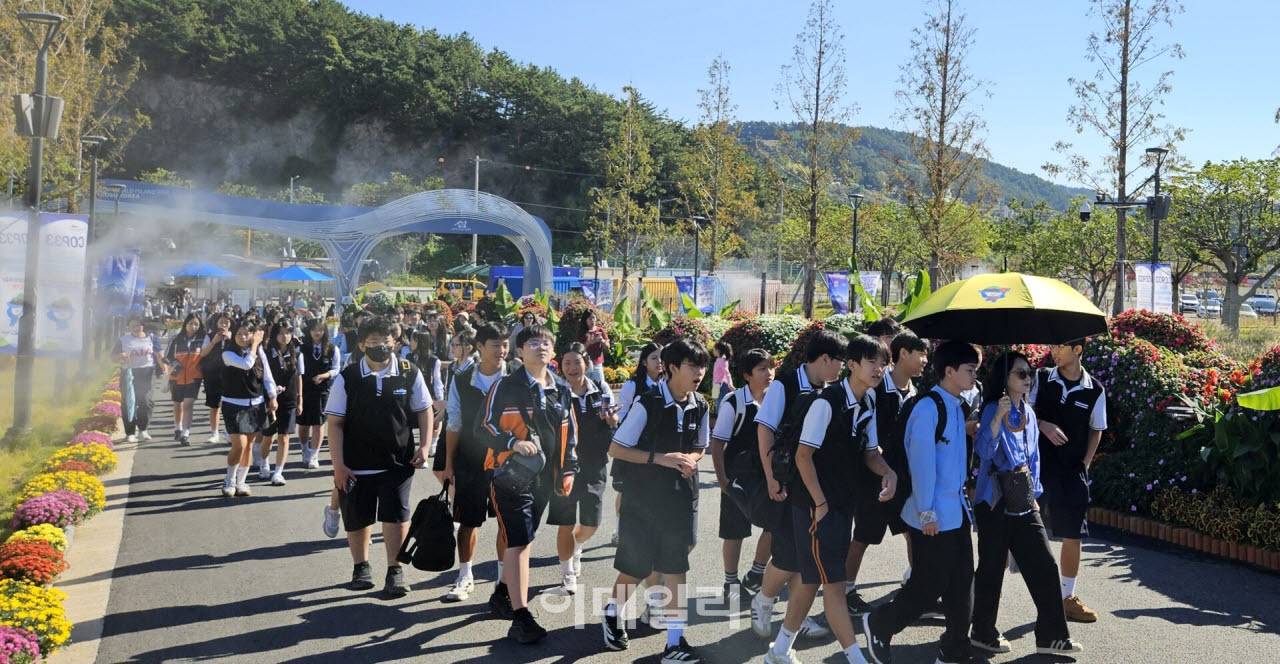 [포토] 섬박람회, 재개장 이후 단체 관람객 증가