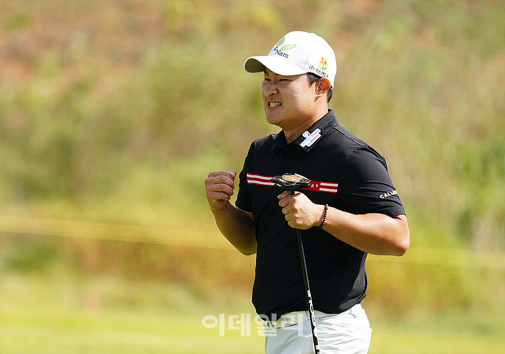 [포토] 이재진, 버디 성공하며